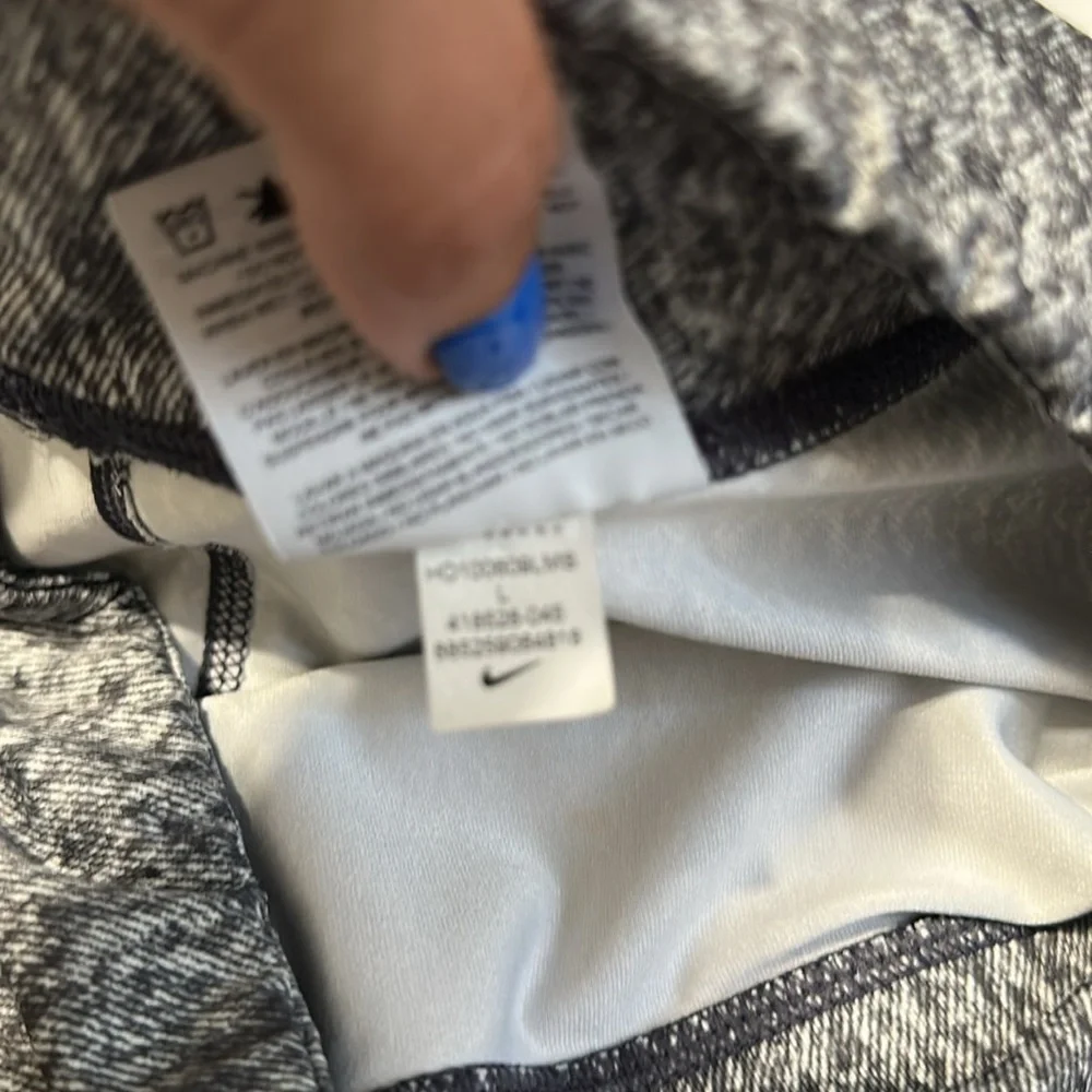 Nike leggings size